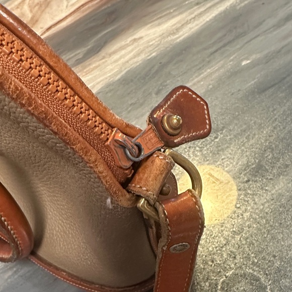 Dooney & Bourke- Classic Tan Leather Handbag - Picture 4 of 13